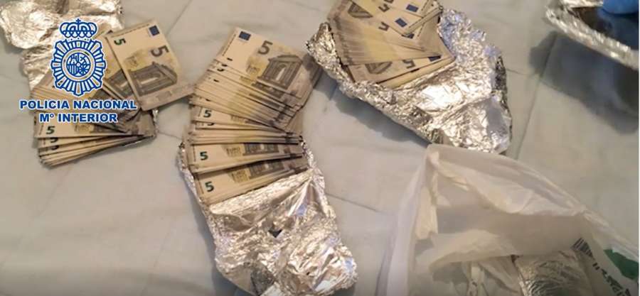 Policía Nacional desarticula en Alicante un grupo que falsificaba billetes de cinco euros
