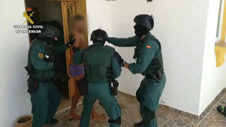 La Guardia Civil detiene a 7 personas por tráfico de hachís entre España y Francia