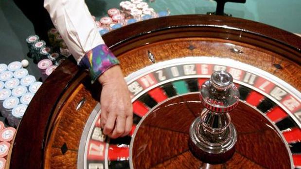 Identifican jugando 200 euros a la ruleta a un menor que mintió sobre su edad