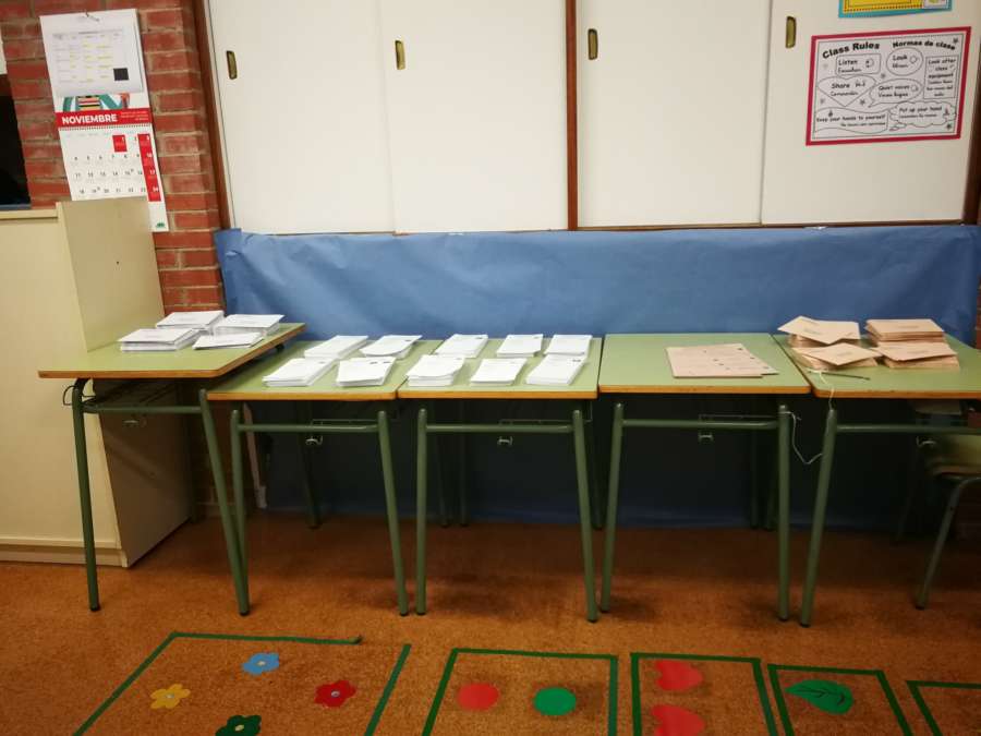 Abren las puertas los colegios electorales de Navarra