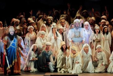 Plácido Domingo recibe el reconocimiento del público valenciano con Nabucco