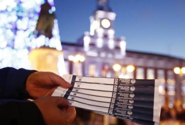 Pulseras para evitar que los niños se pierdan en el puente más multitudinario