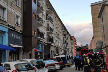 Cuatro policías municipales atendidos por humo en un incendio en Pamplona