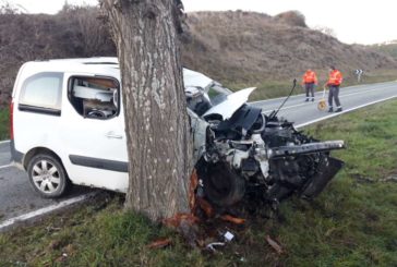 Fallece un joven de 19 años tras chocar su furgoneta contra un árbol en Gazólaz