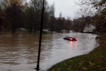El pico de la avenida del Arga alcanzará esta noche la zona media tras inundar la Comarca de Pamplona