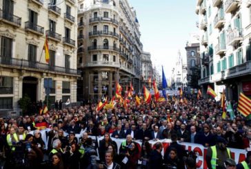 Miles de personas exigen en Barcelona un Gobierno constitucionalista