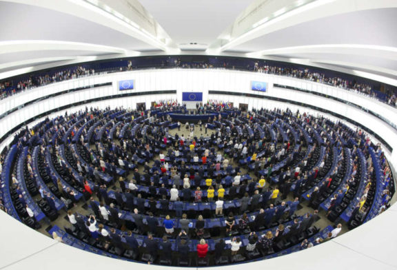 El PP exige una ley europea de vivienda que facilite la construcción, con licencias más ágiles y menos impuestos, y que se aleje del populismo