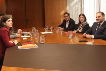 ERC y PSOE pactan una consulta en Cataluña para avalar los acuerdos de la mesa de negociación