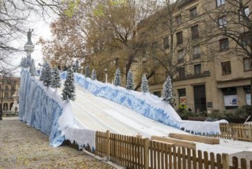 La pista de hielo sintético del paseo de Sarasate de Pamplona abrirá hasta el 5 de enero