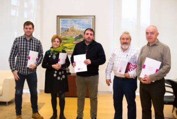 El Presidente del Parlamento recibe a una representación del Foro Social Permanente