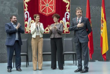 Luis Ordoki recibe la medalla de la Cámara de Comptos