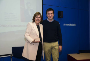 Barkos recibe el reconocimiento de la Armeria Eskola de Eibar (Guipúzcoa)