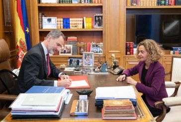 El Rey firma el nombramiento de Sánchez tras comunicarle Batet su investidura