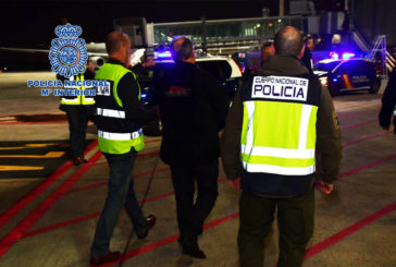 Policía Nacional custodia a Carlos García Juliá en su extradición a España