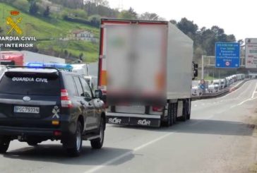 La Guardia Civil realiza el acompañamiento a un camión con material sanitario