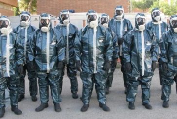 La Guardia Civil con trajes antiradiación vigila el aislamiento de los vecinos de Haro afectados por el coronavirus