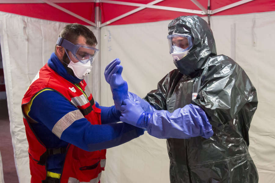 Policía Municipal habilita zonas de descontaminación de vehículos y refuerza los equipos de protección individual