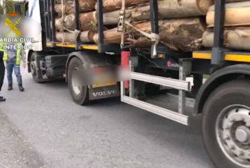 La Guardia Civil auxilia a un transportista que termina detenido por falsedad documental
