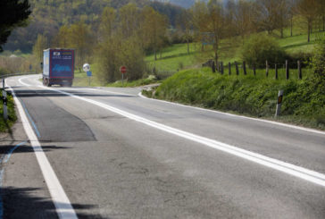 Una doble línea continua separará los dos sentidos de circulación a lo largo de toda la N-121-A