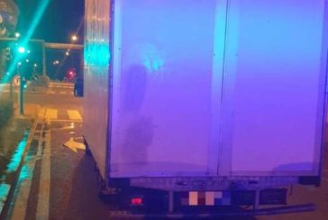 Localizado un camionero dormido en un semáforo con etilometría positiva