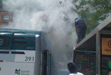 Una villavesa híbrida sufre un incendio en Pamplona sin causar heridos