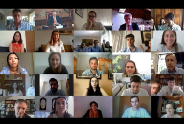 51 alumnos de la Universidad de Navarra celebran su graduación online del Programa de Becas Alumni