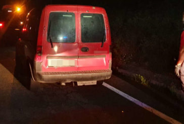 Arroja por la ventanilla la marihuana, se da a la fuga en Aóiz y da positivo en alcohol