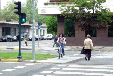 El Ayuntamiento de Pamplona mejorará la visibilidad de más de 100 pasos de peatones que no tienen 5 metros previos libres