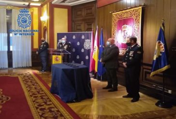 Policía Nacional condecora en Navarra a 33 agentes del Cuerpo policial y a 6 personas con la Orden al Mérito Policial