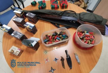 Choca contra 3 vehículos ebrio y con armas dentro de su coche