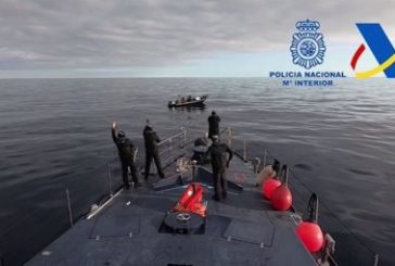 Detenidos los cinco tripulantes de una narcolancha cargada con 2.000 kilos de hachís tras una persecución en alta mar