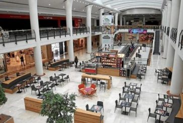 El Parlamento insta al Gobierno de Navarra a limitar el horario de cierre de las grandes superficies comerciales