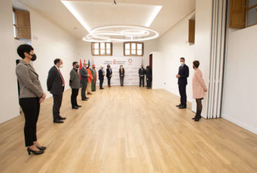 Chivite recibe en el Palacio de Navarra a Sánchez entre abucheos y protestas