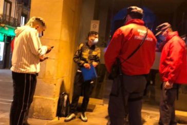 Detenido por propinar diversos golpes a un joven, a quien sustrajo también la cazadora