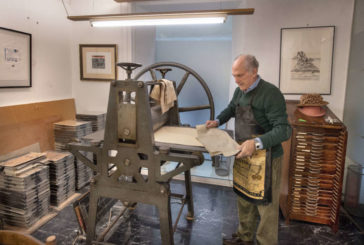 José Antonio Eslava dona al Museo de Navarra su taller de estampación