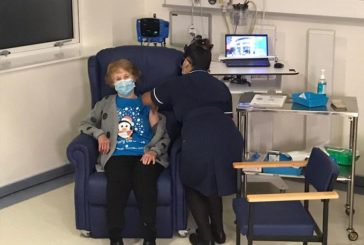 Una británica de 90 años, la primera persona en recibir la vacuna de Pfizer contra el coronavirus