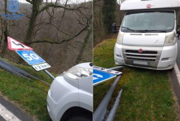 Policía Nacional de Navarra asiste a un hombre de 73 tras un accidente con su autocaravana