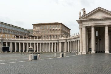 El Papa reduce los sueldos de cardenales y superiores en el Vaticano por el coronavirus