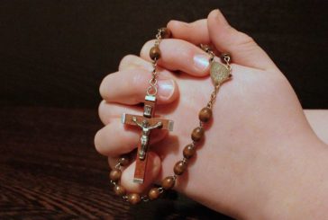 Facebook considera el San Rosario “contenido delicado”