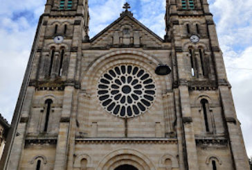 Aparecen símbolos satánicos en una Iglesia católica en Francia