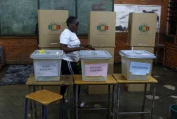 El Presidente de Zimbabue obtiene un segundo mandato y la oposición pide nuevas elecciones