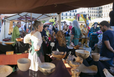 El mercado medieval de los tres burgos de Pamplona recupera su emplazamiento