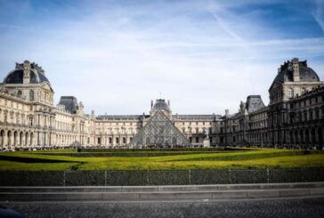 Evacúan el Museo del Louvre por amenaza de bomba