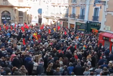Miles de personas protestan contra la moción de censura en Pamplona, negociada por PSN y Bildu