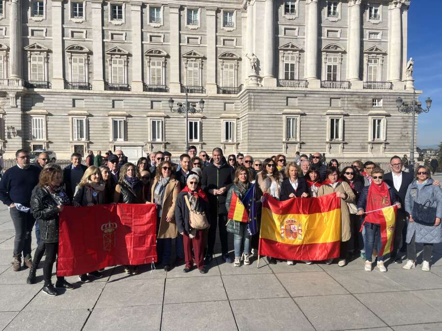 Amnistía: Una delegación de navarros clama a favor de “Una España Fuerte”