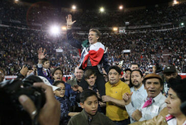 La Mexico: 50.000 claman 