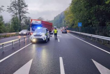 Cortada la N 121 por salida de vía de un camión en Sumbilla