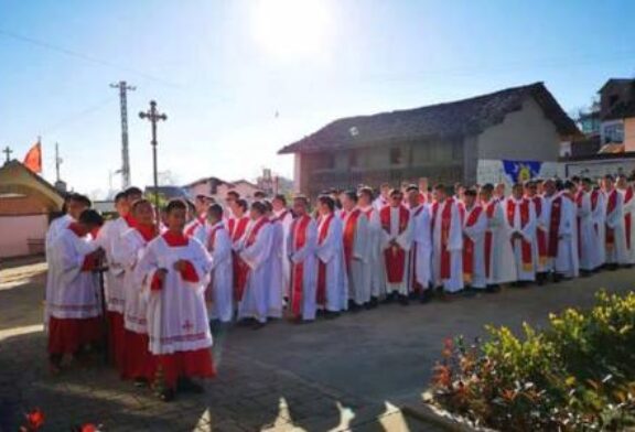 La parroquia de la etnia Yi de Lanniquing rinde homenaje al misionero francés Paul Vial