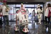 Los pacientes de pediatría del HUN reciben la visita de los personajes de Star Wars