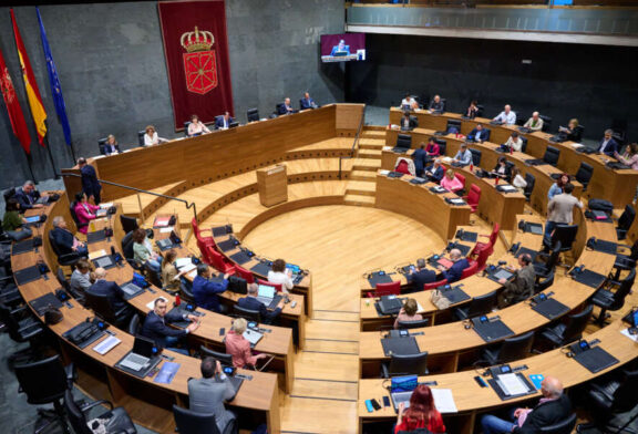 El Parlamento rechaza una moción para instar al Gobierno de Navarra a reformar el IRPF